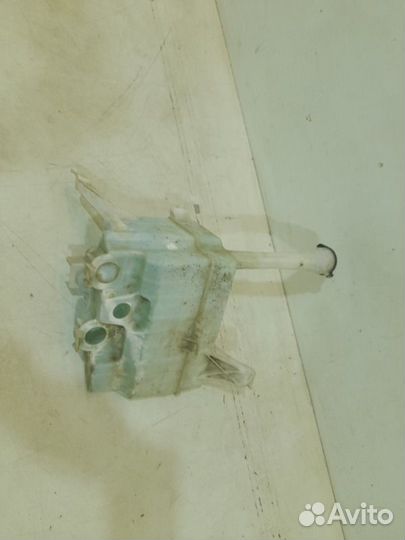 Бачок омывателя Toyota Camry 50 2011-2018