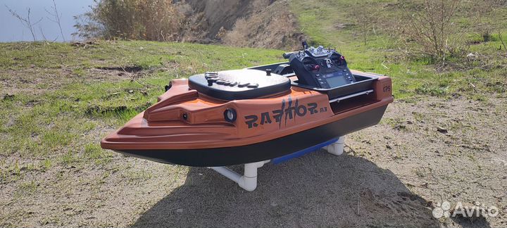 Кораблик для прикормки с GPS Автопилотом