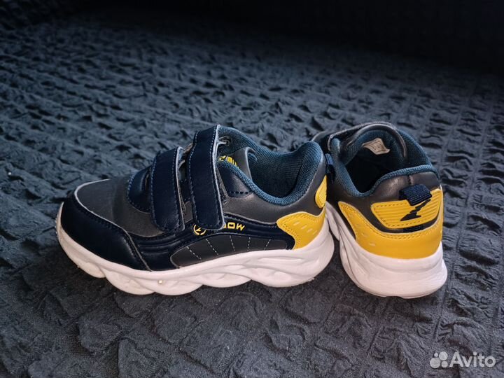 Кроссовки детские