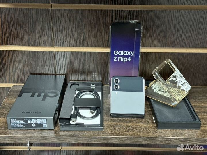 Samsung Galaxy Z Flip4, 8/256 ГБ