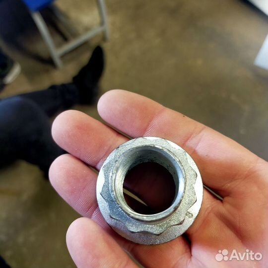 Гайка ступицы