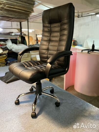 Офисное кресло