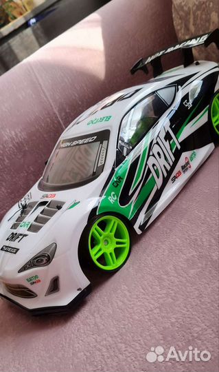 Машина на радиоуправлении для дрифта