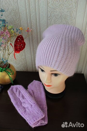 Шапка женская и пуховые варежки