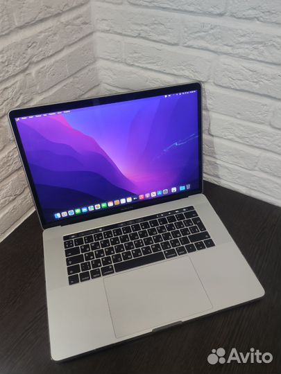 MacBook Pro 2016 Retina Core I7/16гб/Radeon Pro450