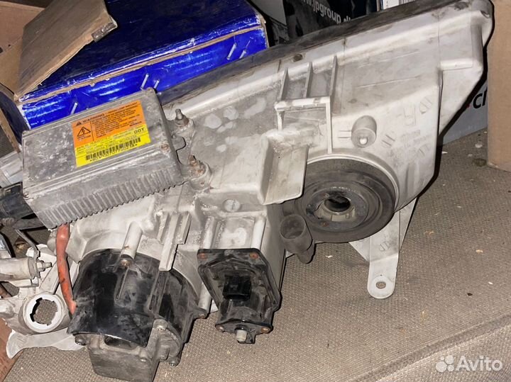 Фара передняя правая Nissan Maxima A33