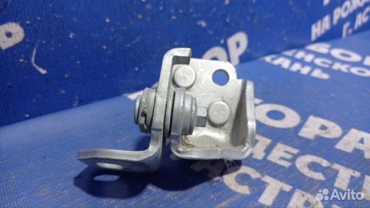 Петля двери Ford Kuga 2 внедорожник 2012