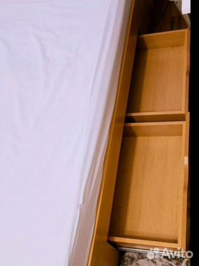 Кровать двухспальная с матрасом