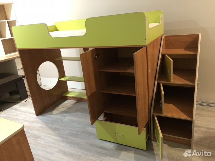 Кровать чердак с комплектом мебели
