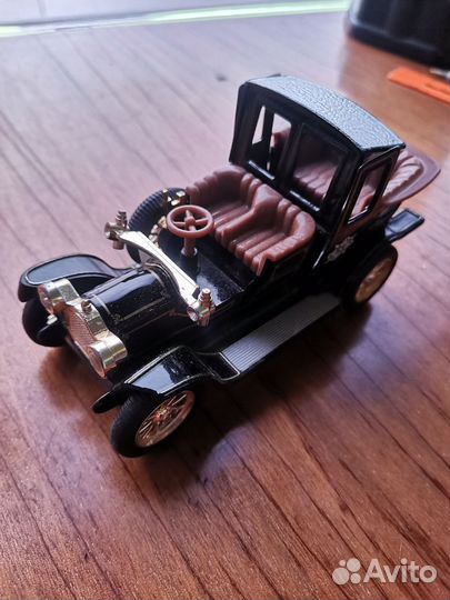 Модель автомобиля металл