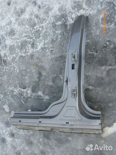 Стойка кузова центральная левая Volvo Xc70 BZ95