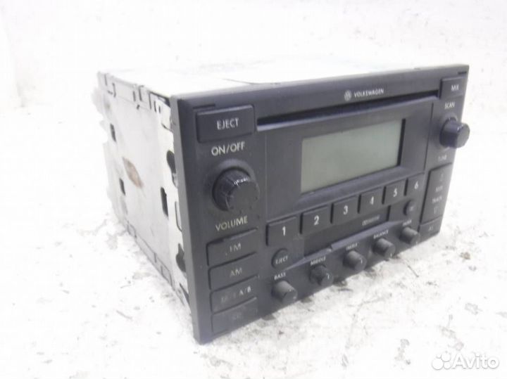 Магнитола 1JM035157D