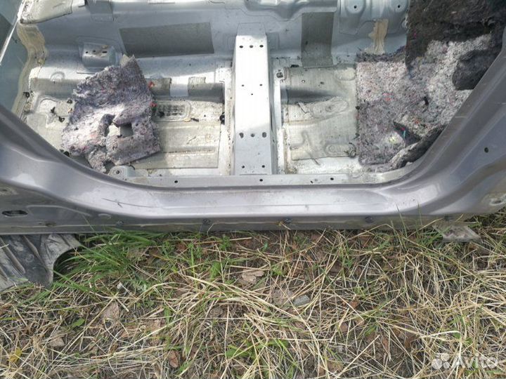 Порог с центральной стойкой правый Ford Focus III