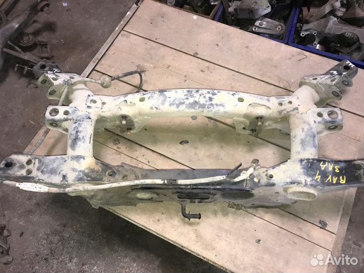 Подрамник задний Toyota Rav4 2.0 2000-2005