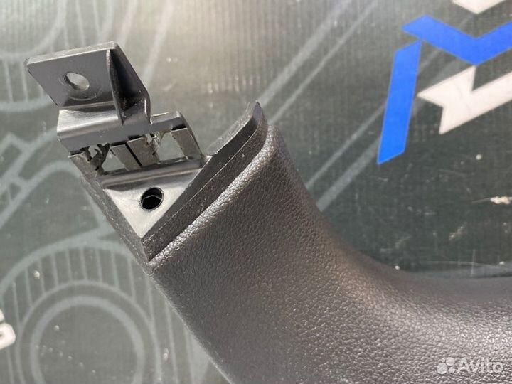 Обшивка крышки багажника задняя правая Audi Q7 4L