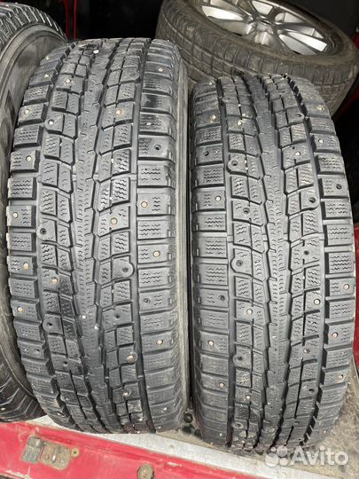 Dunlop SP Winter Ice 01 215/70 R16