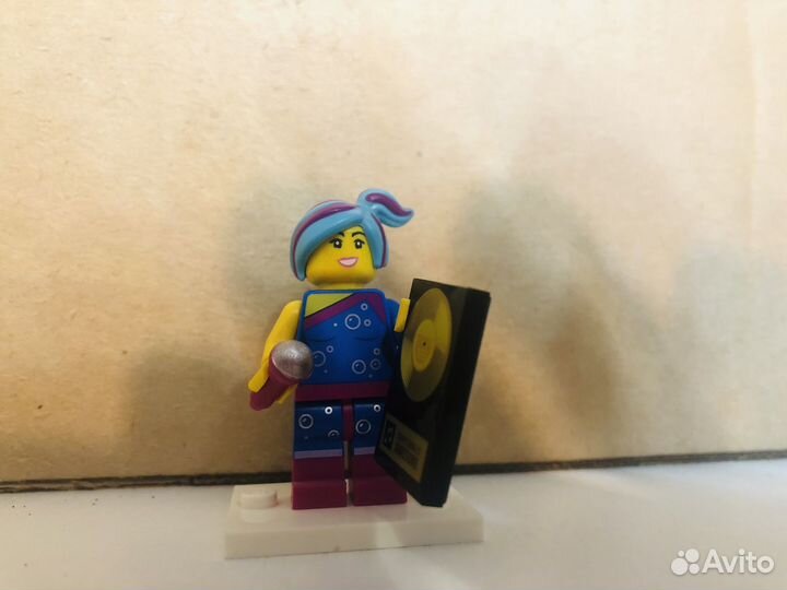 Лего минифигурка Люси из прошлого 71023-9