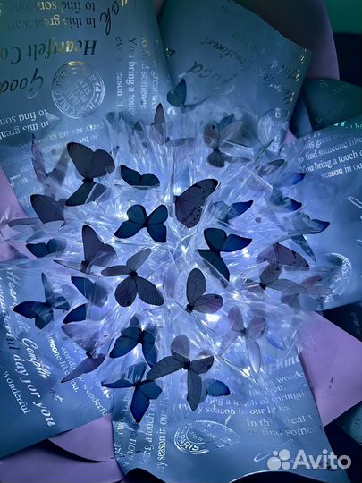 Светящийся букет из бабочек