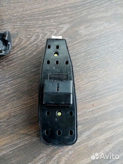 Блок управления стеклоподьемниками Kia Spectra