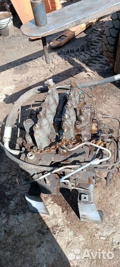 Гидрораспределитель Hitachi EX 220/5