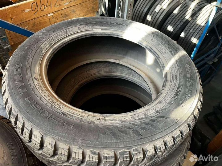 Nokian Tyres Hakkapeliitta 9 SUV 235/60 R17