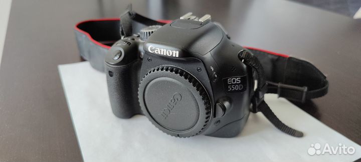 Зеркальный фотоаппарат Canon EOS 550d