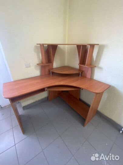 Компьютерный стол