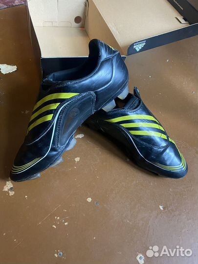 Футбольные бутсы adidas F30