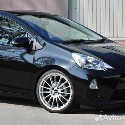 Крыло переднее правое в цвет Toyota Prius XW30