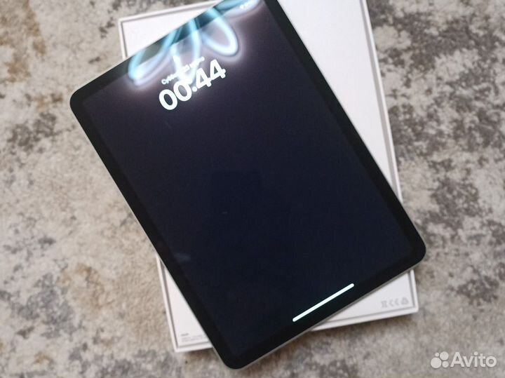 Планшет Apple iPad Air (2020)