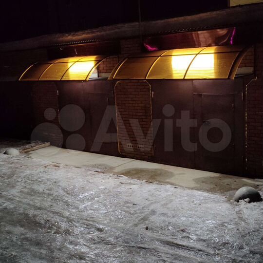 Гараж, > 30 м²