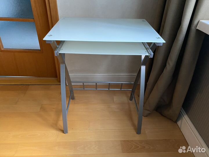 Компьютерный стол школьный