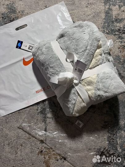 Плед платок Nike Sportswear Faux Fur Blanket Acg