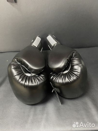 Боксерские перчатки Everlast