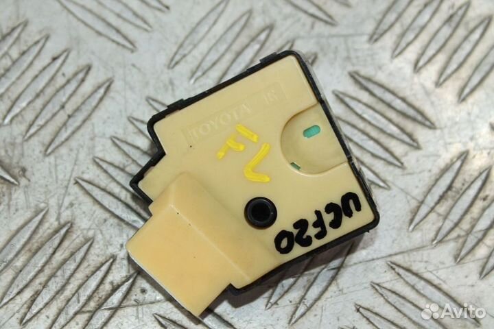 Кнопка регулировки ремня Toyota Celsior 20 UCF20