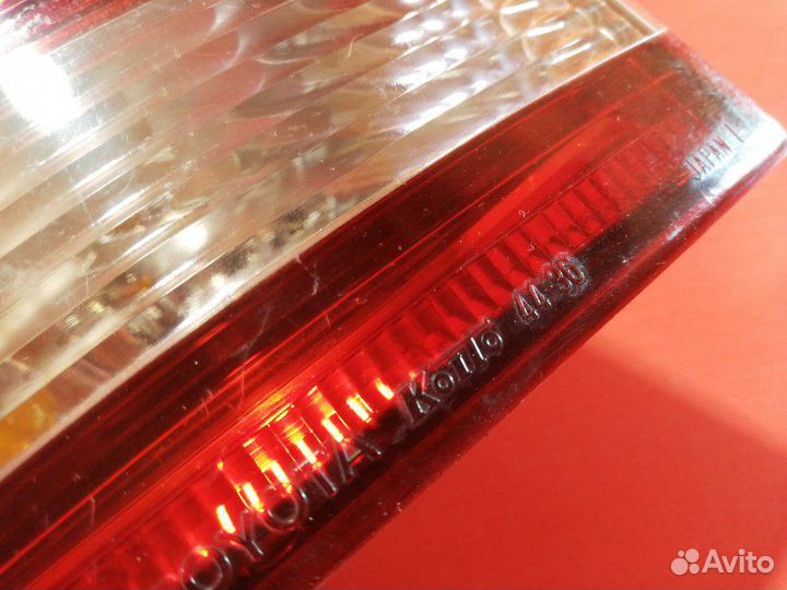 Фонарь задний левый Toyota Ipsum ACM26W 2AZ-FE