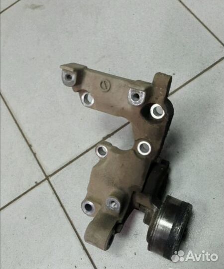 Натяжитель приводного ремня Prado 120