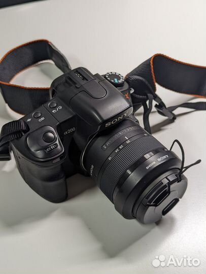 Зеркальная фотокамера с объективом