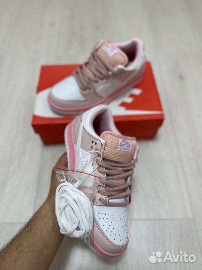 Jeff Staple x Nike SB Dunk Low “Pink Pigeon”