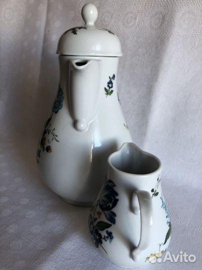 Кувшин (кофейник) и молочник