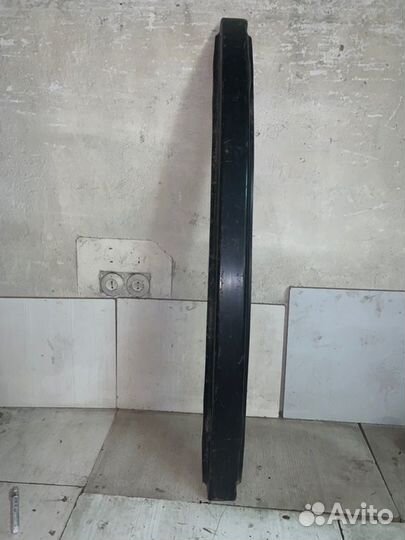 Усилитель бампера передний Volkswagen Passat B5