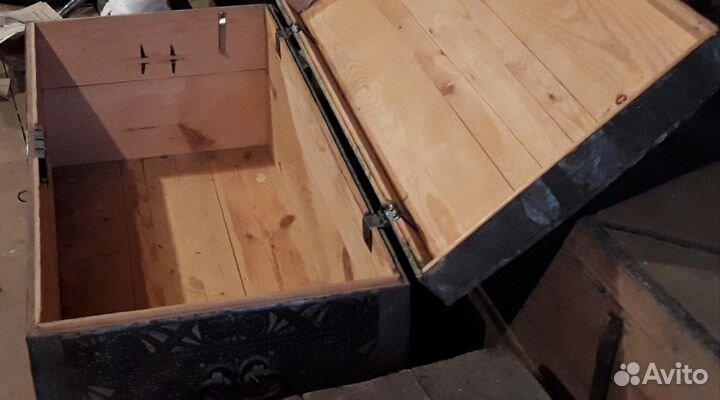 Сундук старинный