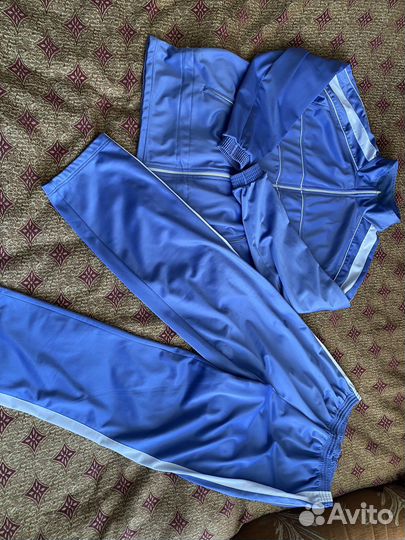 Женский спортивный костюм