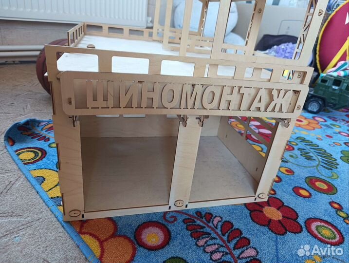 Деревянная парковка для машинок