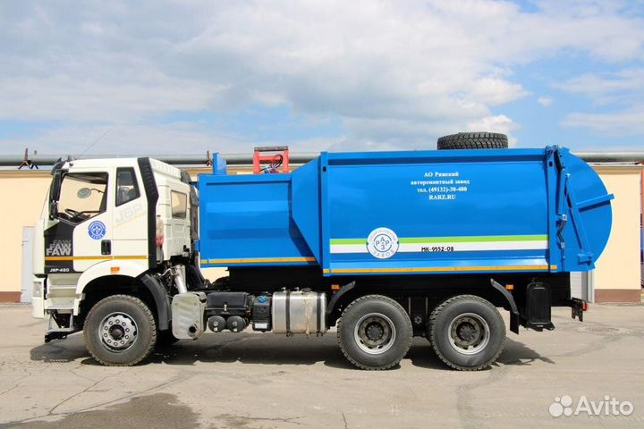 Мусоровоз на шасси FAW боковая загрузка