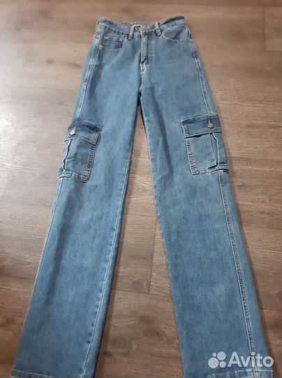 Джинсы женские с накладными карманами