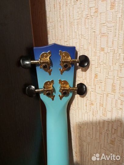 Укулеле с медиатром