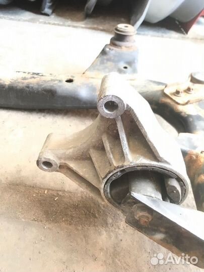 Подушка двигателя передняя Opel Astra H Z19DT 2007