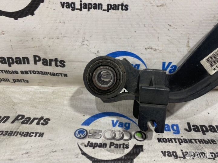 Рычаг подвески верхний задний правый Volkswagen