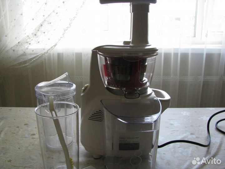 Шнековая соковыжималка